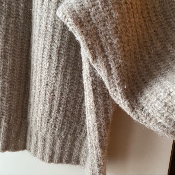 Bare Knitwear Layer V Sweater in Sand, size M/L - Picture 7 of 9